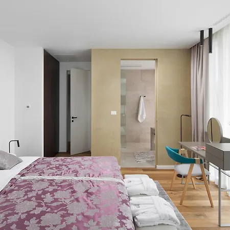 Noble 1 With Holiday home Pula