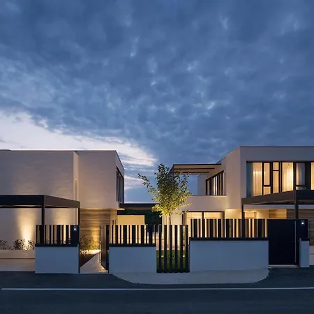 Noble 1 With Holiday home